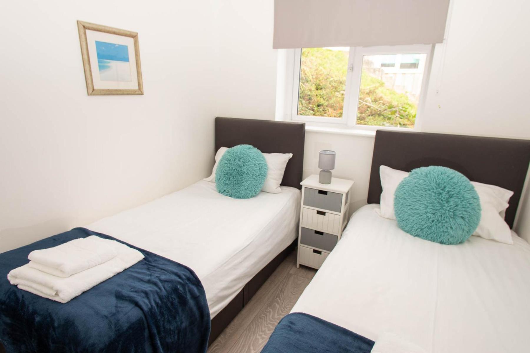 Pet Friendly Sea View Villa Millendreath Looe Chambre photo