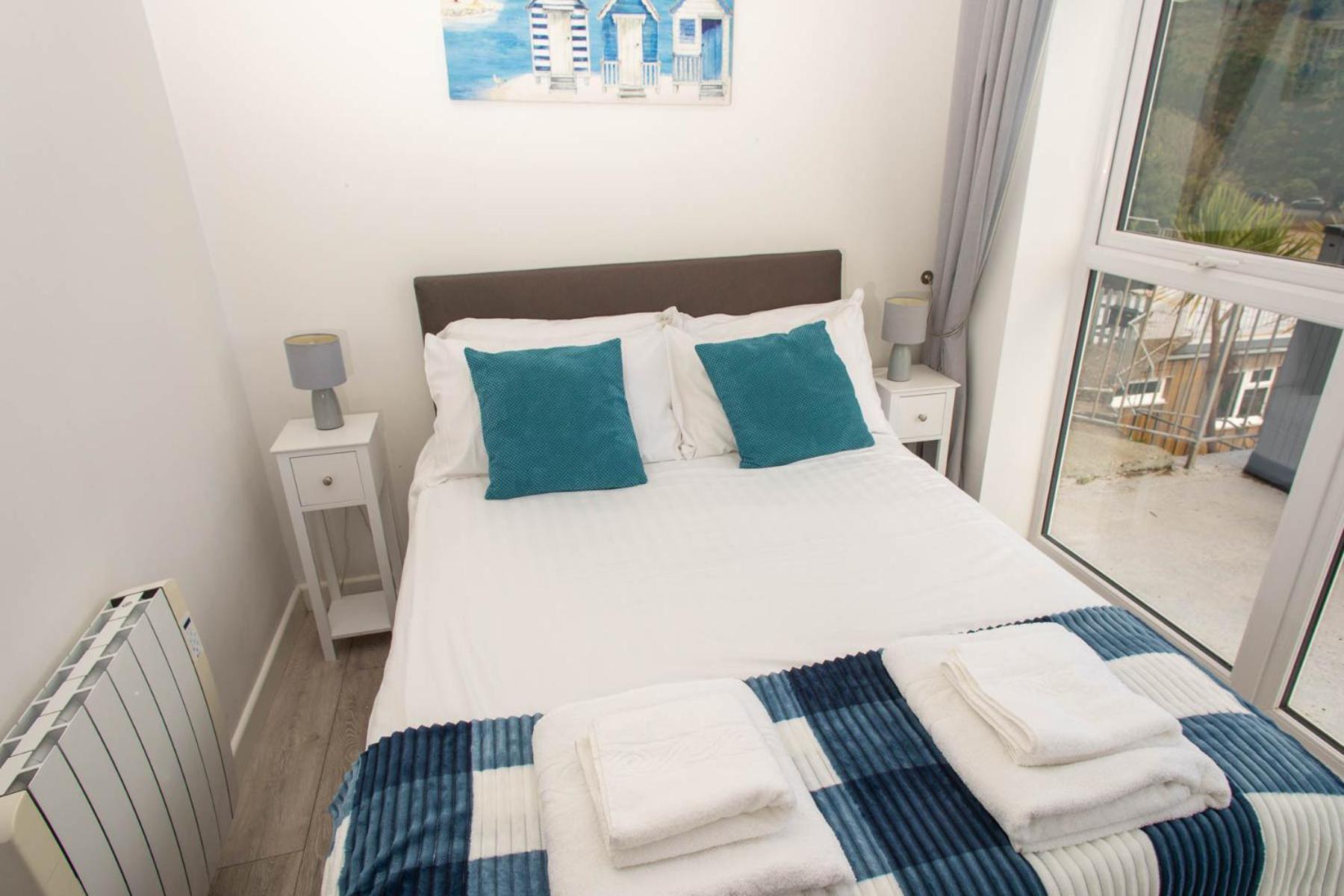 Pet Friendly Sea View Villa Millendreath Looe Chambre photo